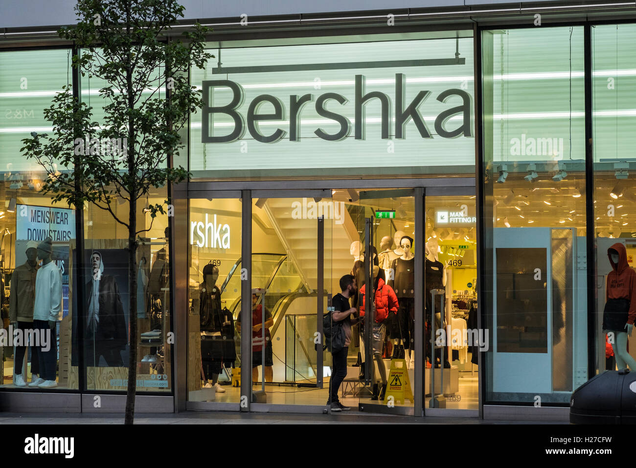 Bershka oxford street hi-res stock photography and images - Alamy