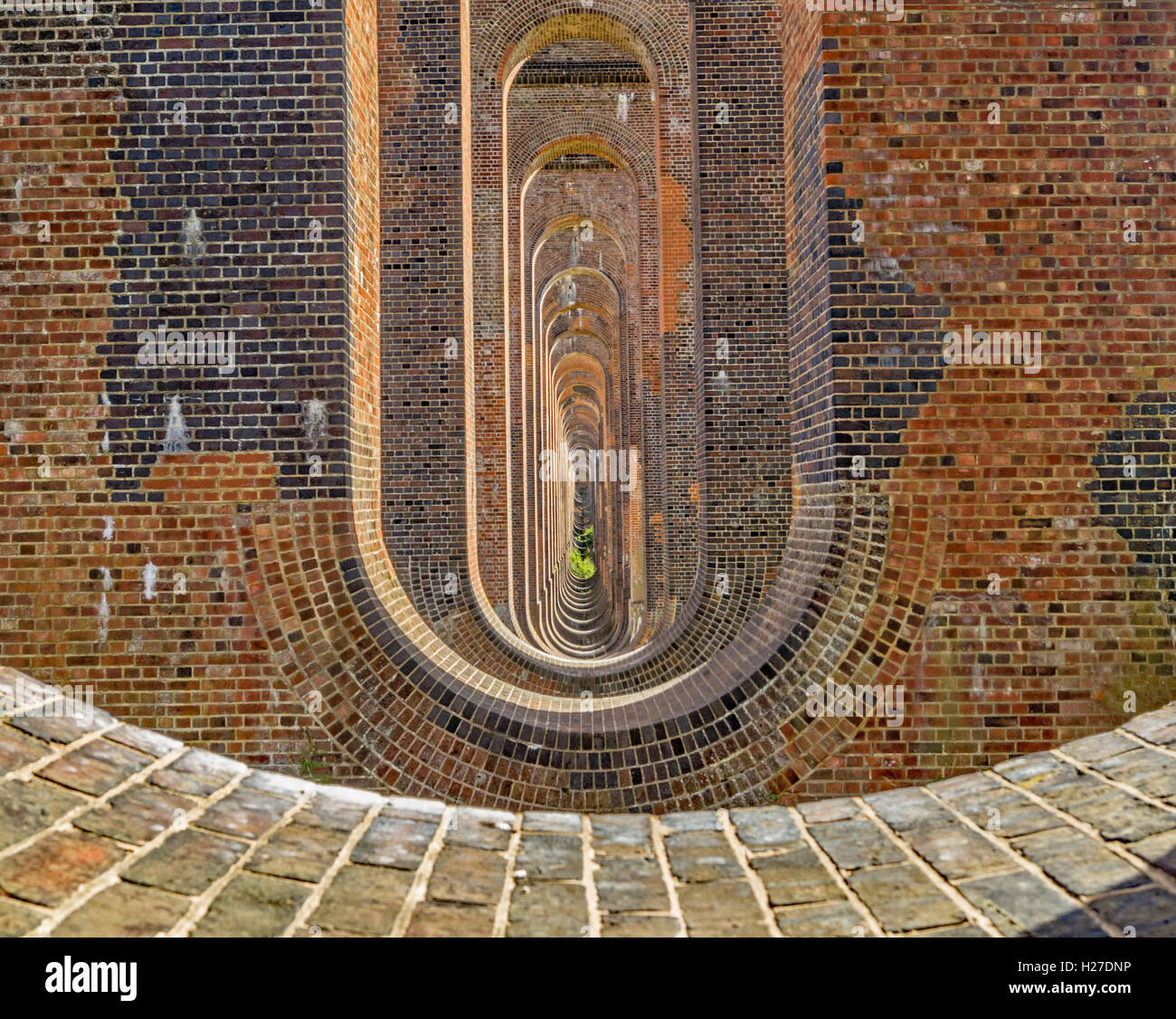 Through The Arches Hi-res Stock Photography And Images - Alamy