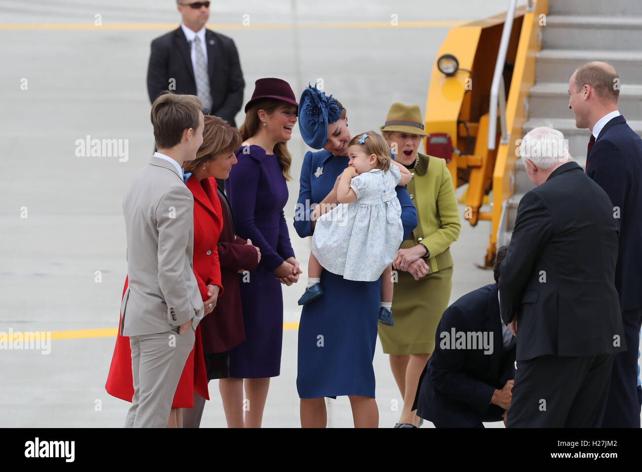 The Prime Minister of Canada Justin Trudeau (centre) and his wife Sophie (fourth left) greet the Duke and Duchess of Cambridge and their children Prince George and Princess Charlotte, as the Royal party arrive at Victoria International Airport, in Victoria, Canada, on the first day of their official tour of Canada. Stock Photo