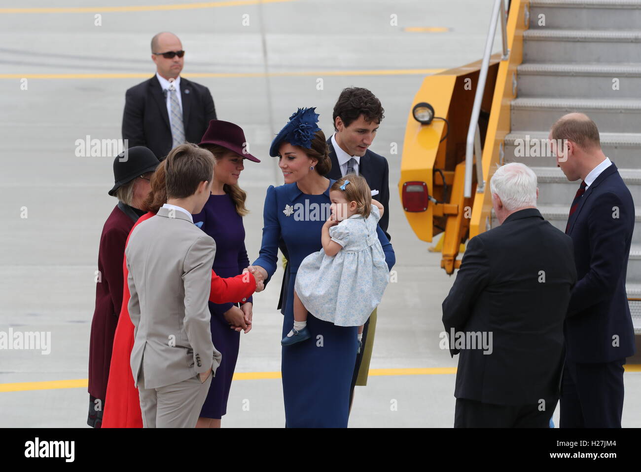 The Prime Minister of Canada Justin Trudeau (centre) and his wife Sophie (fourth left) greet the Duke and Duchess of Cambridge and their children Prince George and Princess Charlotte, as the Royal party arrive at Victoria International Airport, in Victoria, Canada, on the first day of their official tour of Canada. Stock Photo