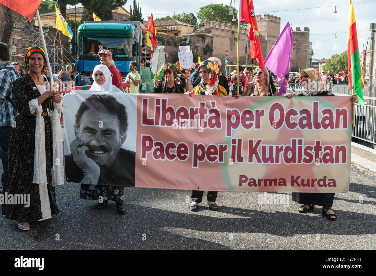 Thousands Of People Demonstrate In Rome In Favor Of The Kurdish People ...