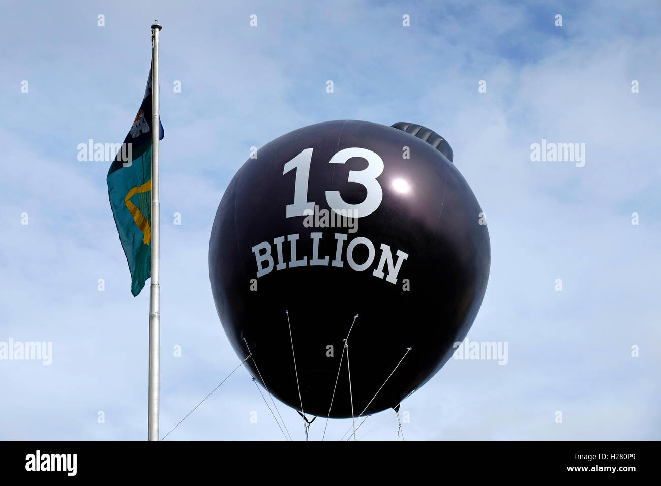 Balloon representing 13 Billion Euro tax avoidance by Apple Computers Ireland. Anti water charges protest Dublin Sept. 17th 2016 Stock Photo
