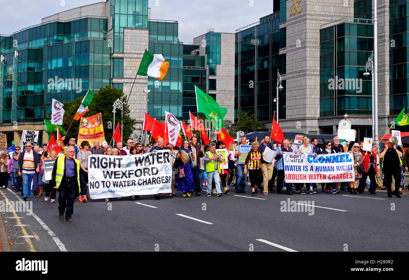 Water Charges protestors marching through Dublin Ireland September 2016 Stock Photo