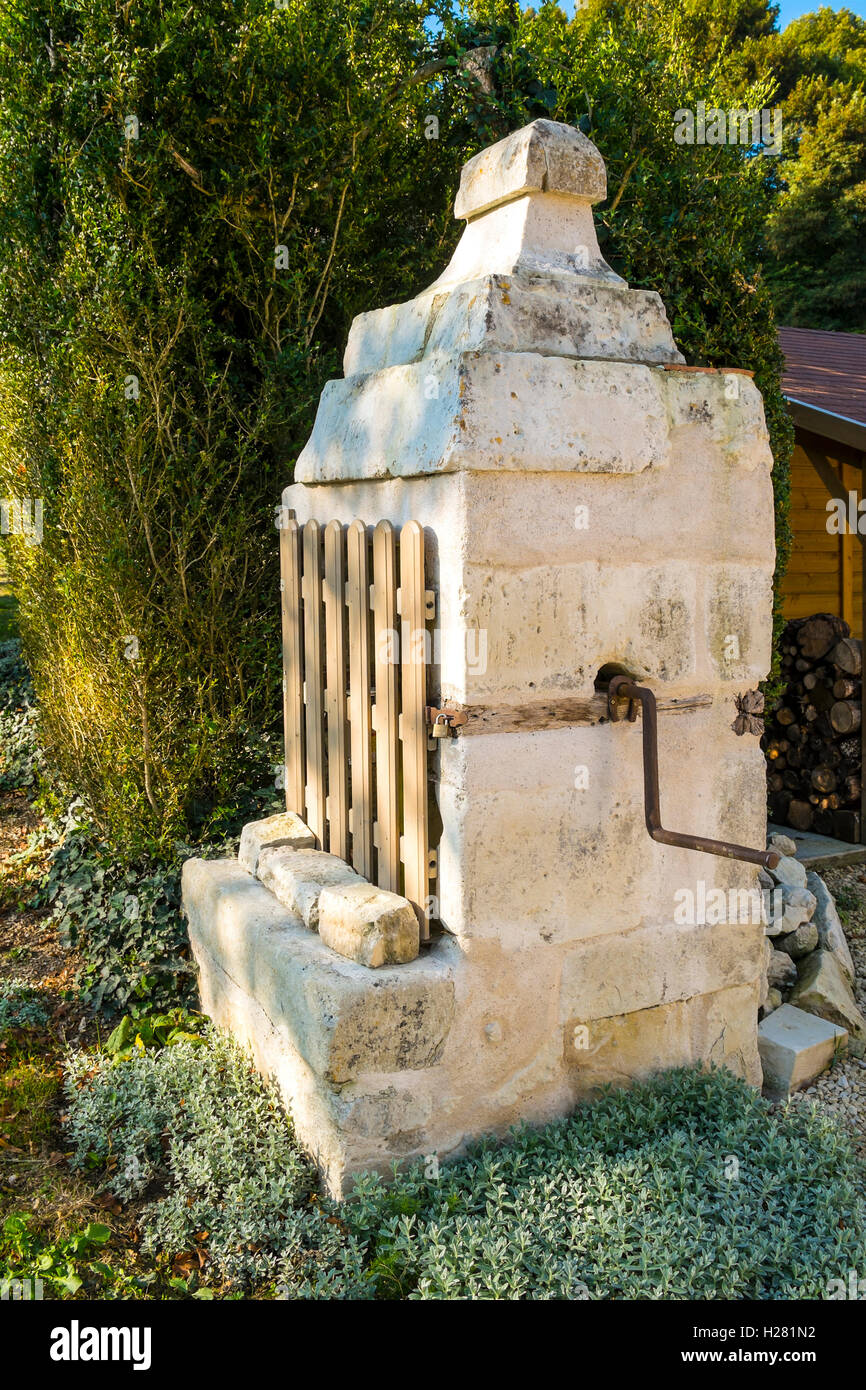 Well drinking water hi-res stock photography and images - Alamy