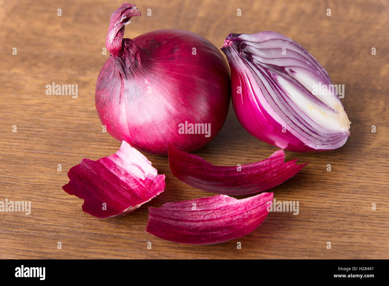 Red onion isolated circle hi-res stock photography and images - Alamy
