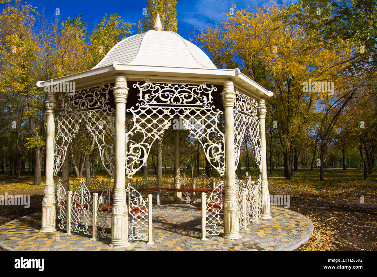 Gazebo in autumn park Stock Photo - Alamy