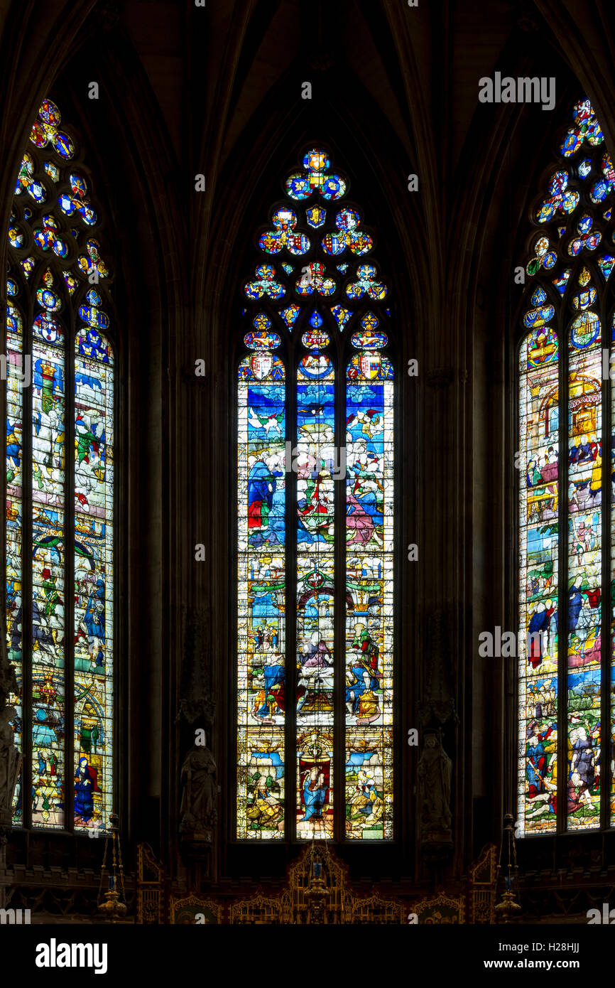 the-lady-chapel-with-16th-century-flemish-stained-glass-from-herkenrode