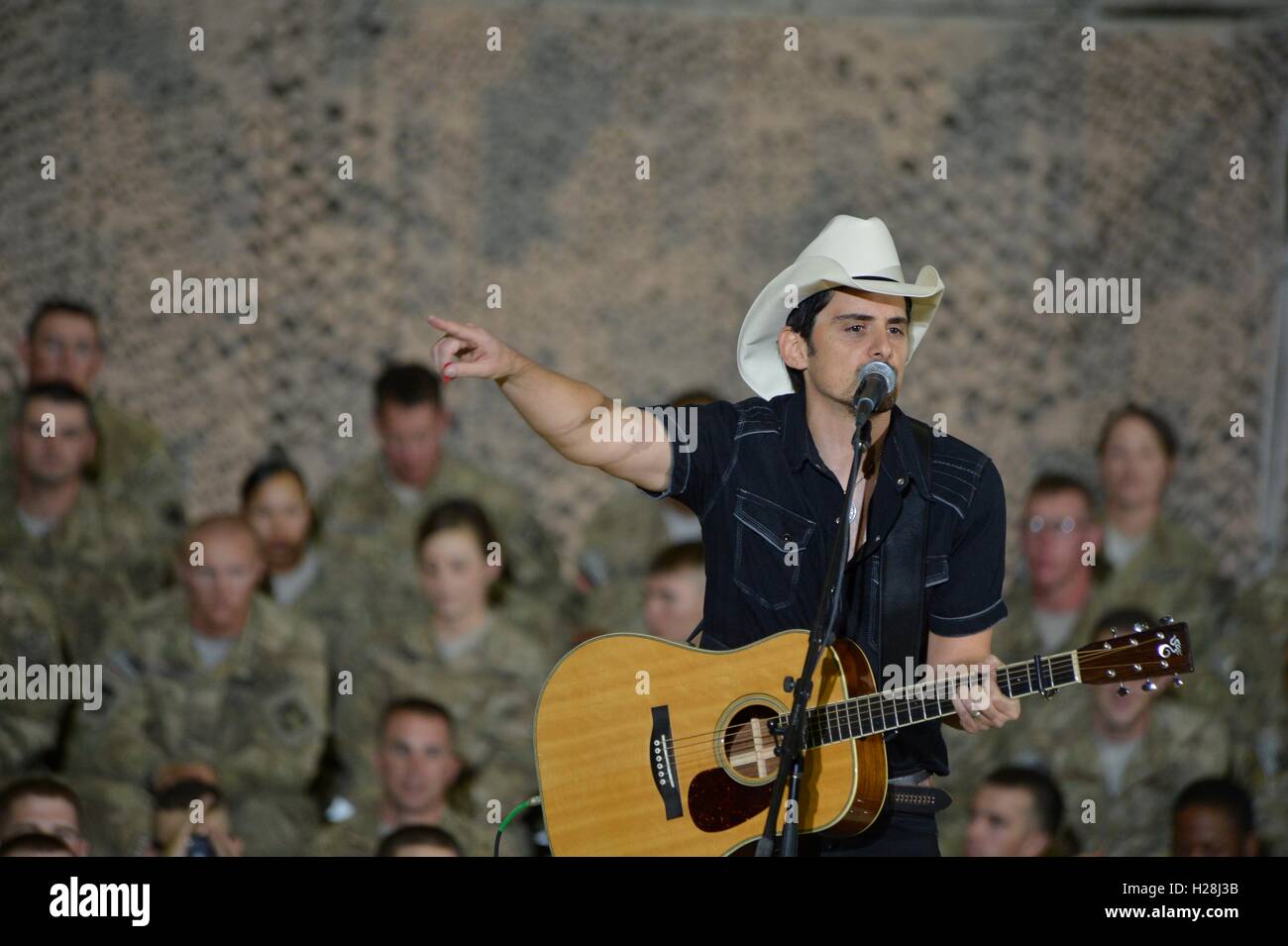 Country singer Brad Paisley performs for troops during an unannounced