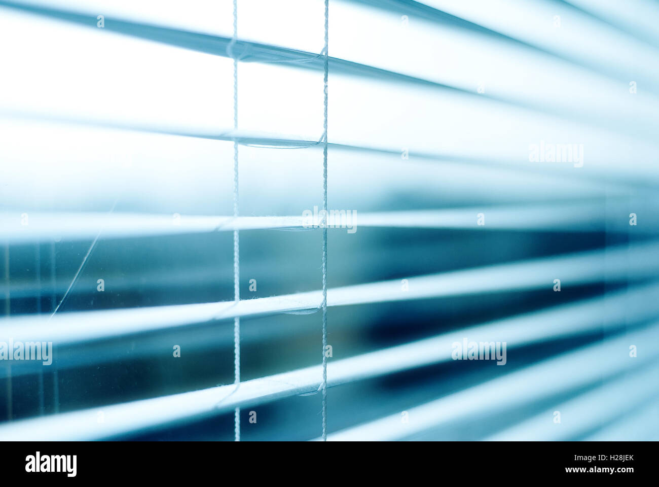 blinds, jalousie, arching, white blinds, window can be seen through