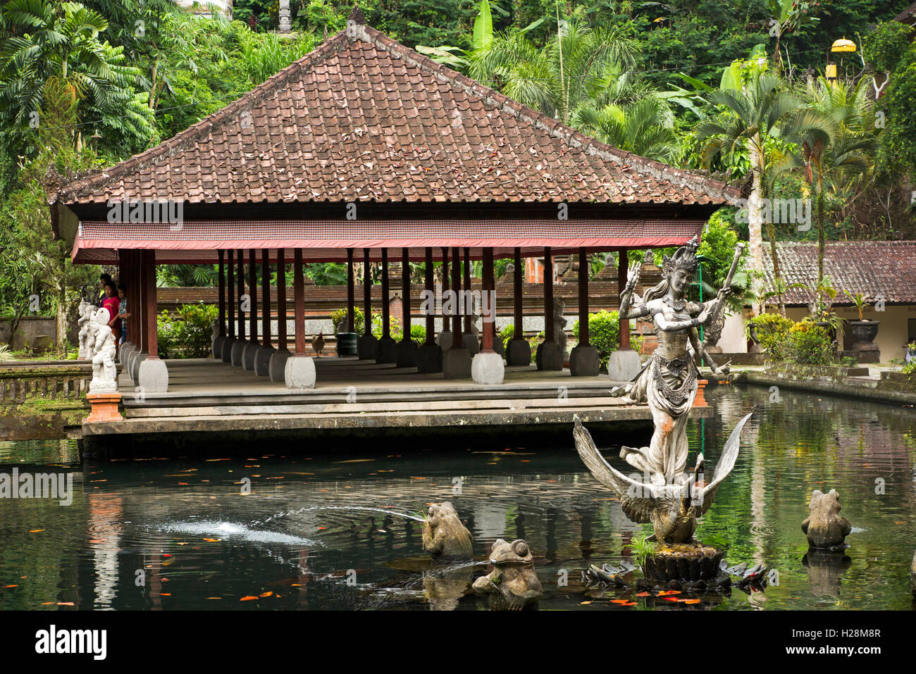 Indonesia, Bali, Sebatu, Pura Gunung Kawi temple, Hindu deity Saraswati on swan fountain by Wantilan floating hall Stock Photo