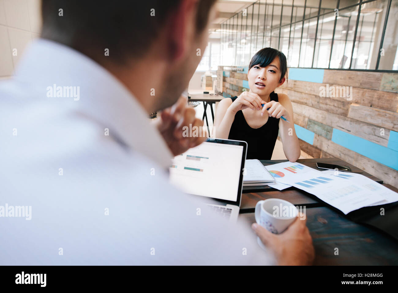 Office meeting hi-res stock photography and images - Alamy