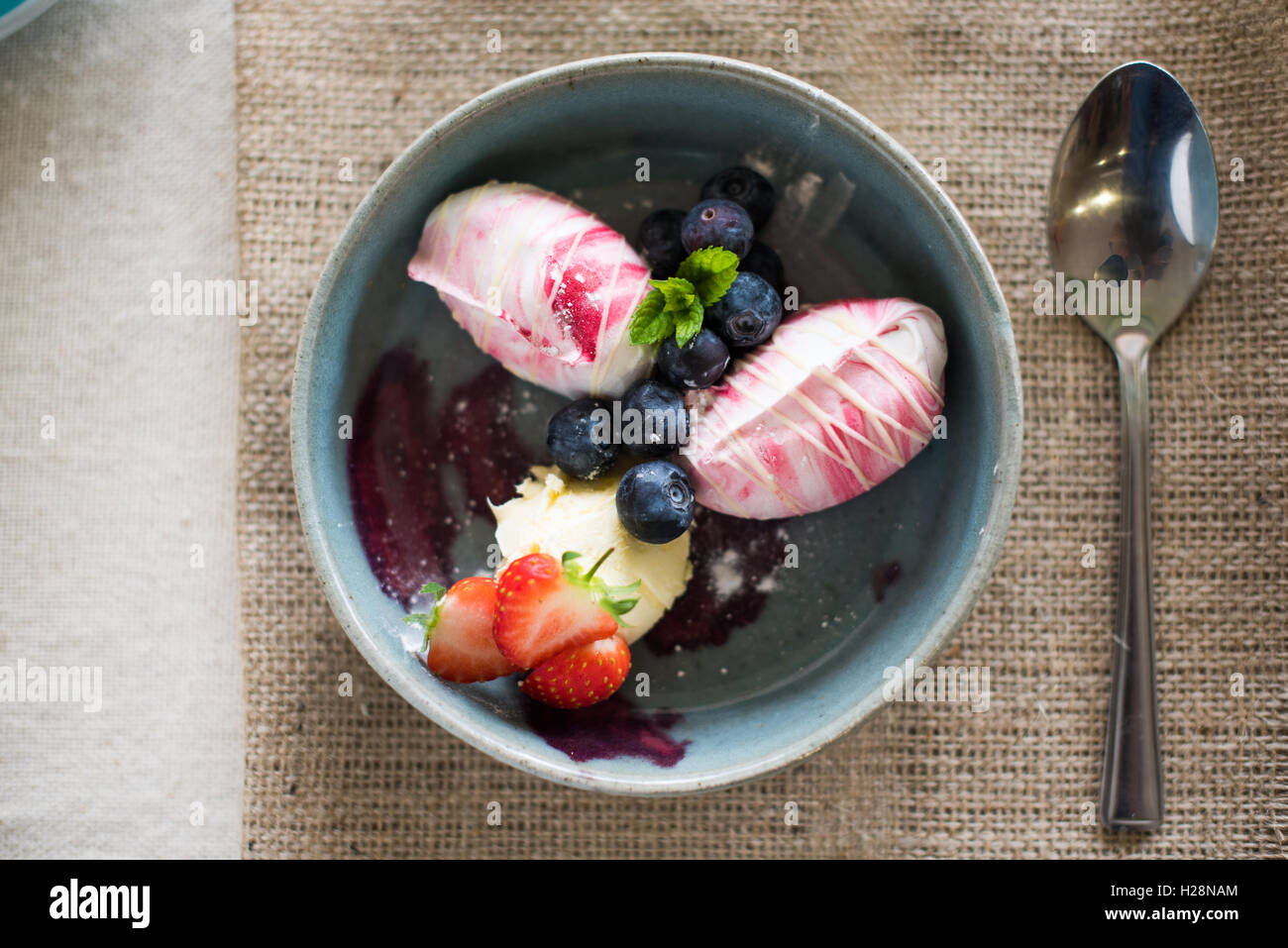 Frozen yoghurt hires stock photography and images Alamy