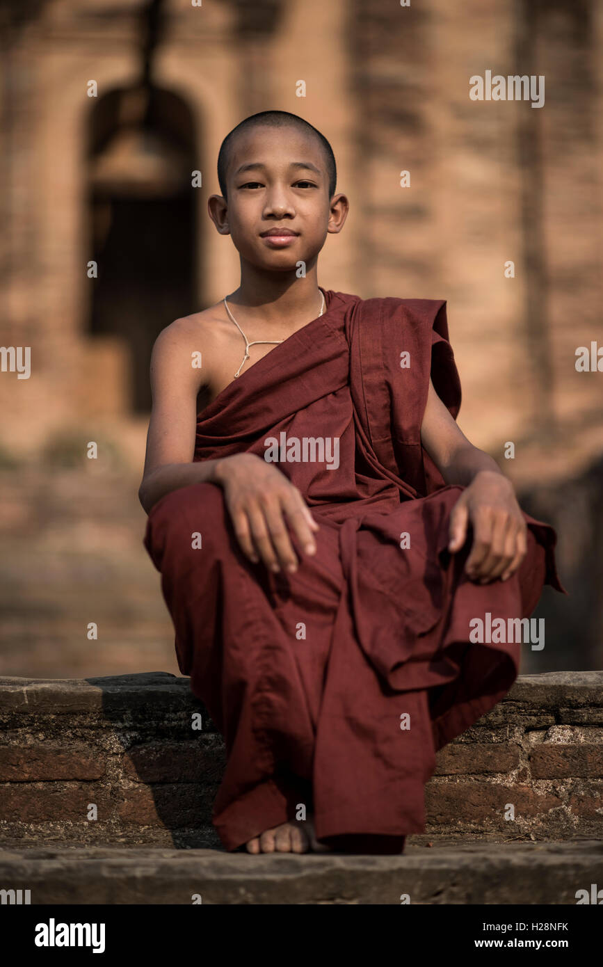 Novice buddhist monk hi-res stock photography and images - Alamy