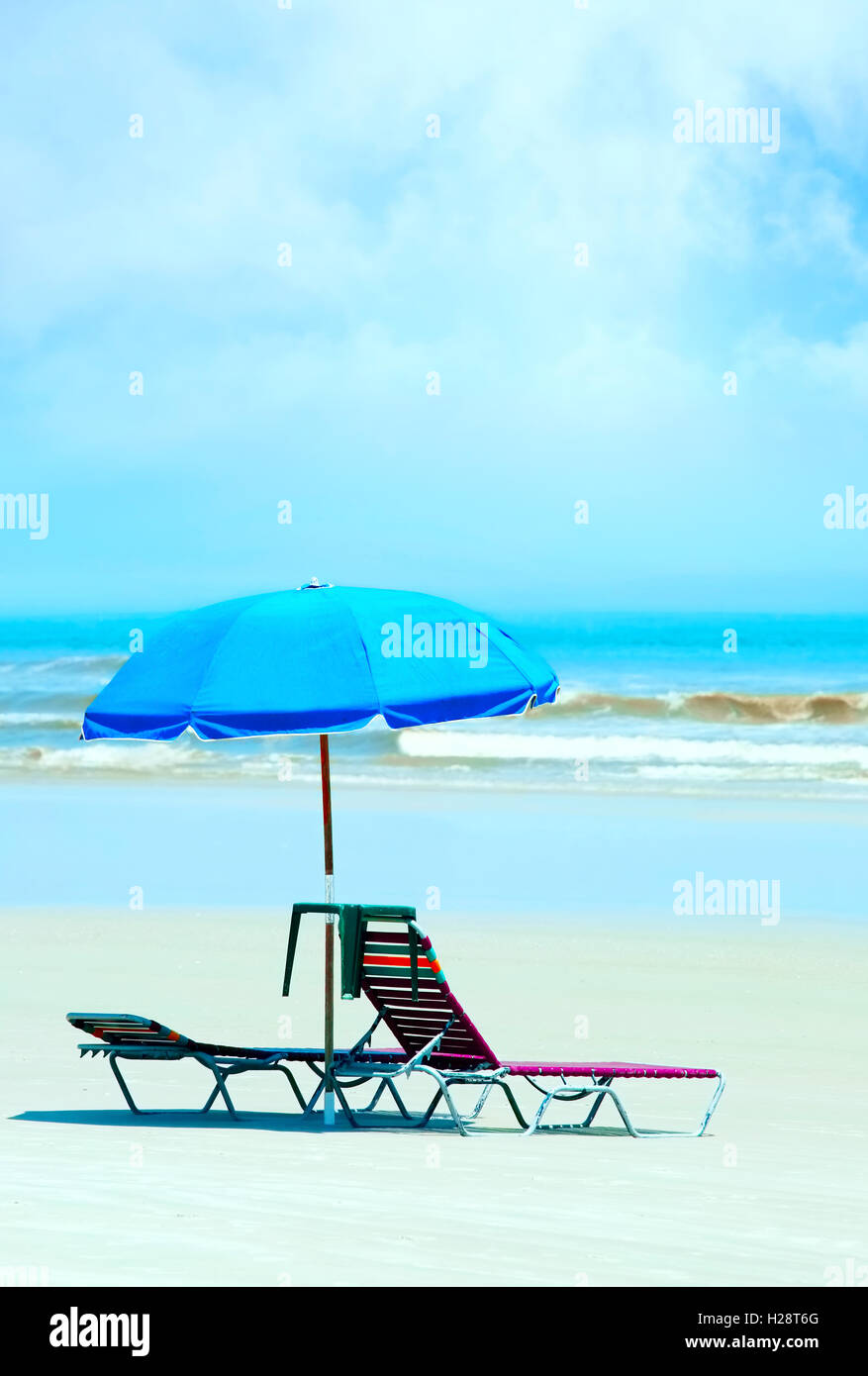 Lounge Chair At Beach Stock Photo Alamy lounge-chair-at-beach-stock-photo-alamy