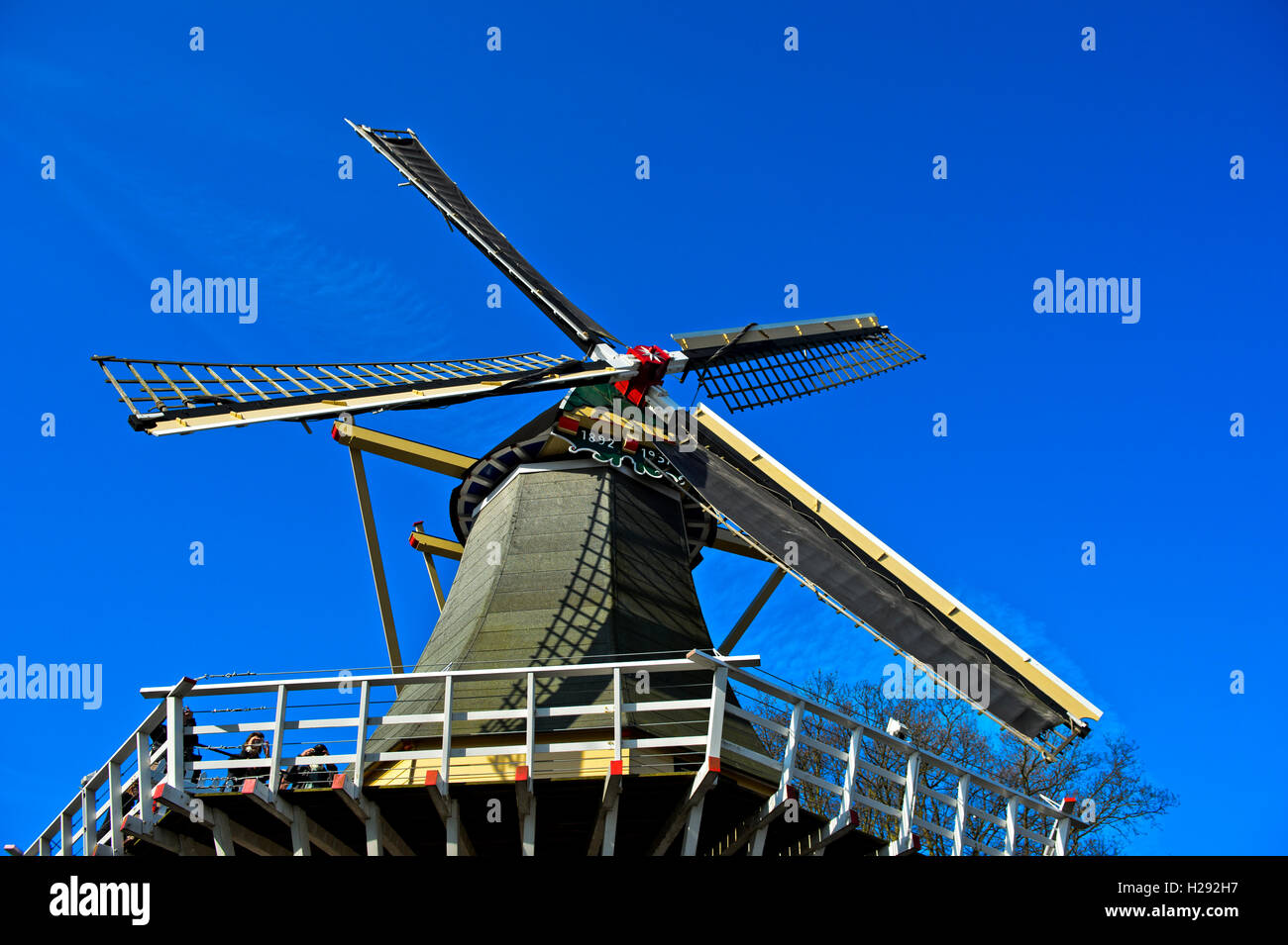 Holländische Windmühle, Gartenanlage Keukenhof, Lisse bei Leiden, Niederlande Stock Photo