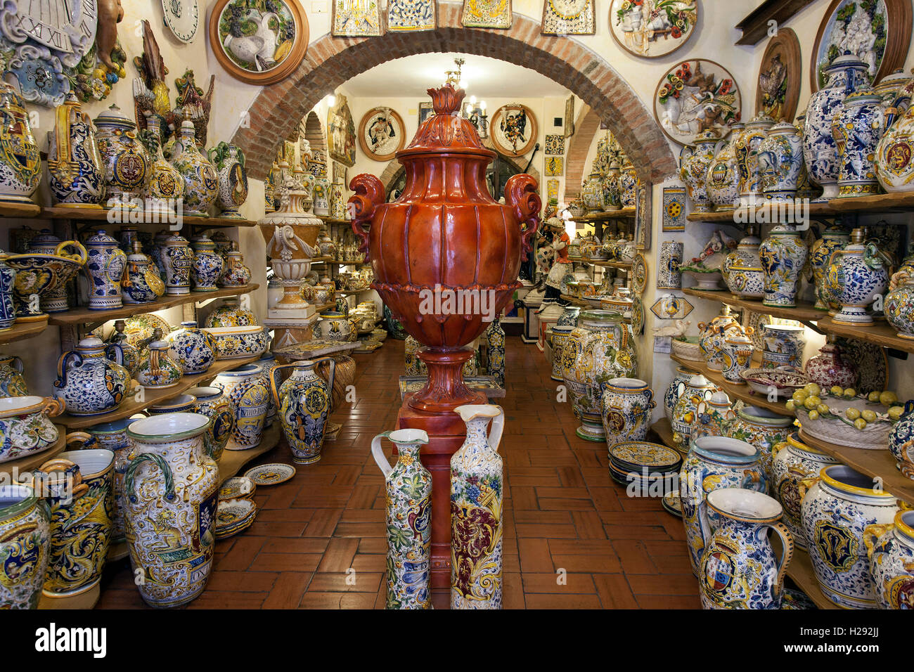 Souvenir shop with typical ceramics, historic centre, San Gimignano, Province of Siena, Tuscany, Italy Stock Photo
