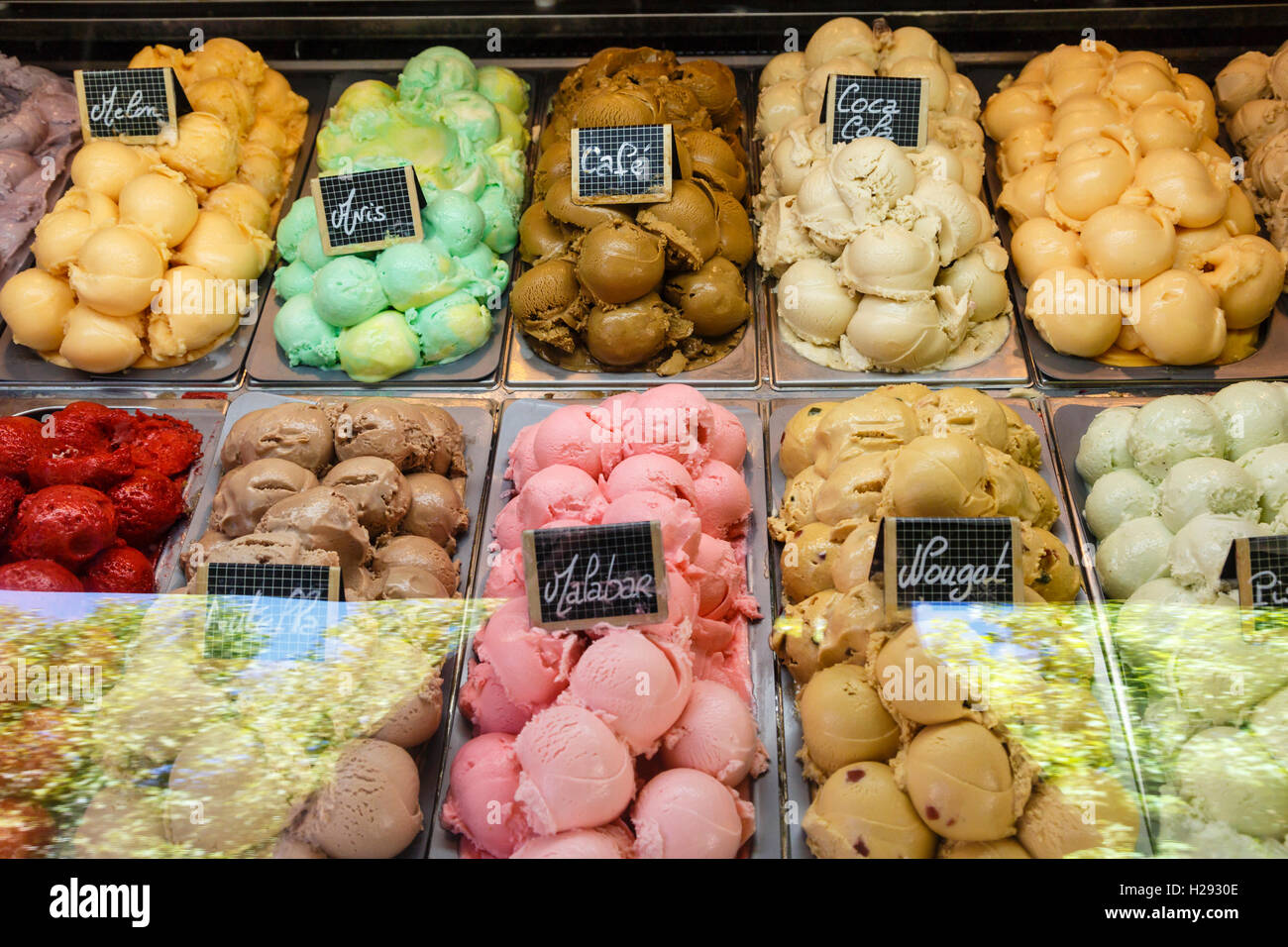 Many flavours of ice cream on sale at Vallon-Pont-d'Arc, Ardèche, France Stock Photo