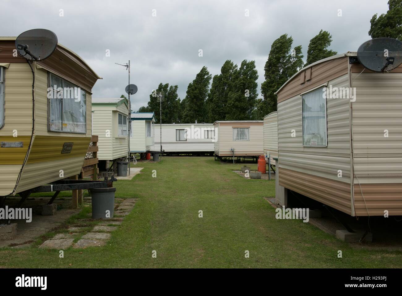 Caravans in a caravan park on Kent coast Stock Photo - Alamy