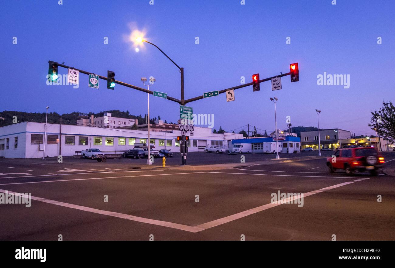 A traffic light crossing point in central Oregon Stock Photo