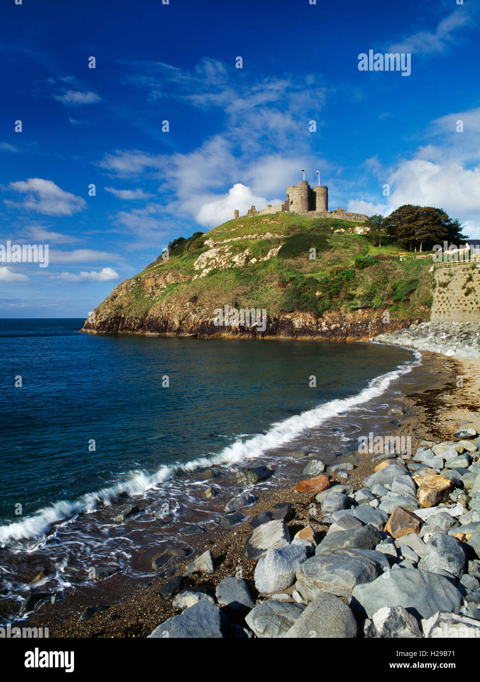 View from jetty of Criccieth Castle & headland: built c1230 by Llywelyn the Great, added to by Llywelyn the Last, Edward I & II. Stock Photo