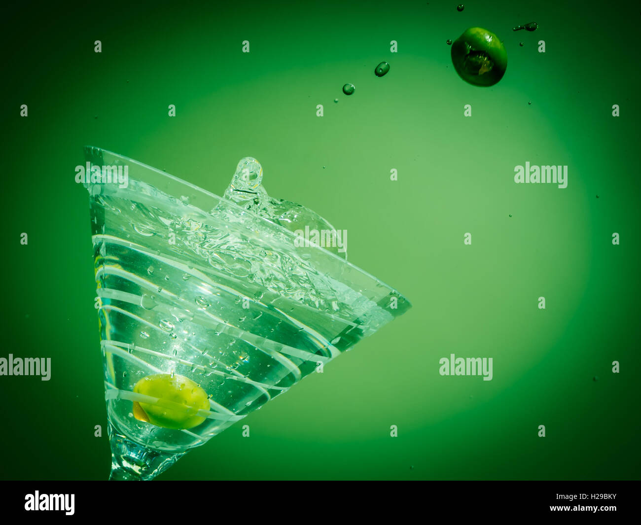 Martini glass splash hires stock photography and images Alamy