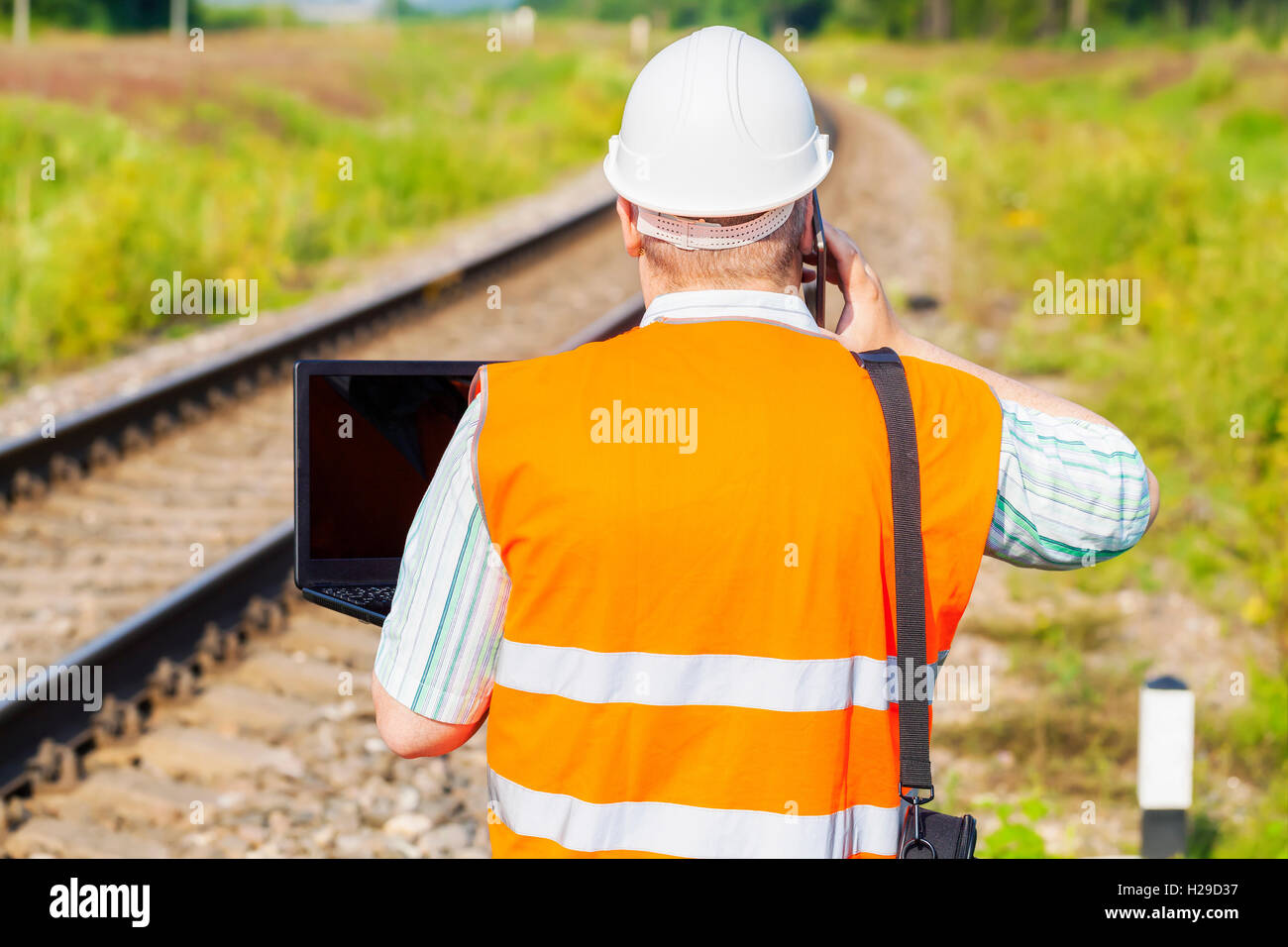 профессия монтер пути. работники железной дороги. профессия путеец жд. обходчик путей ржд. инженер железных дорог.