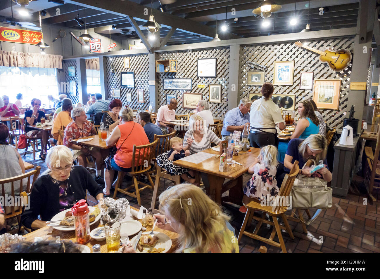 Cracker barrel restaurants hires stock photography and images Alamy