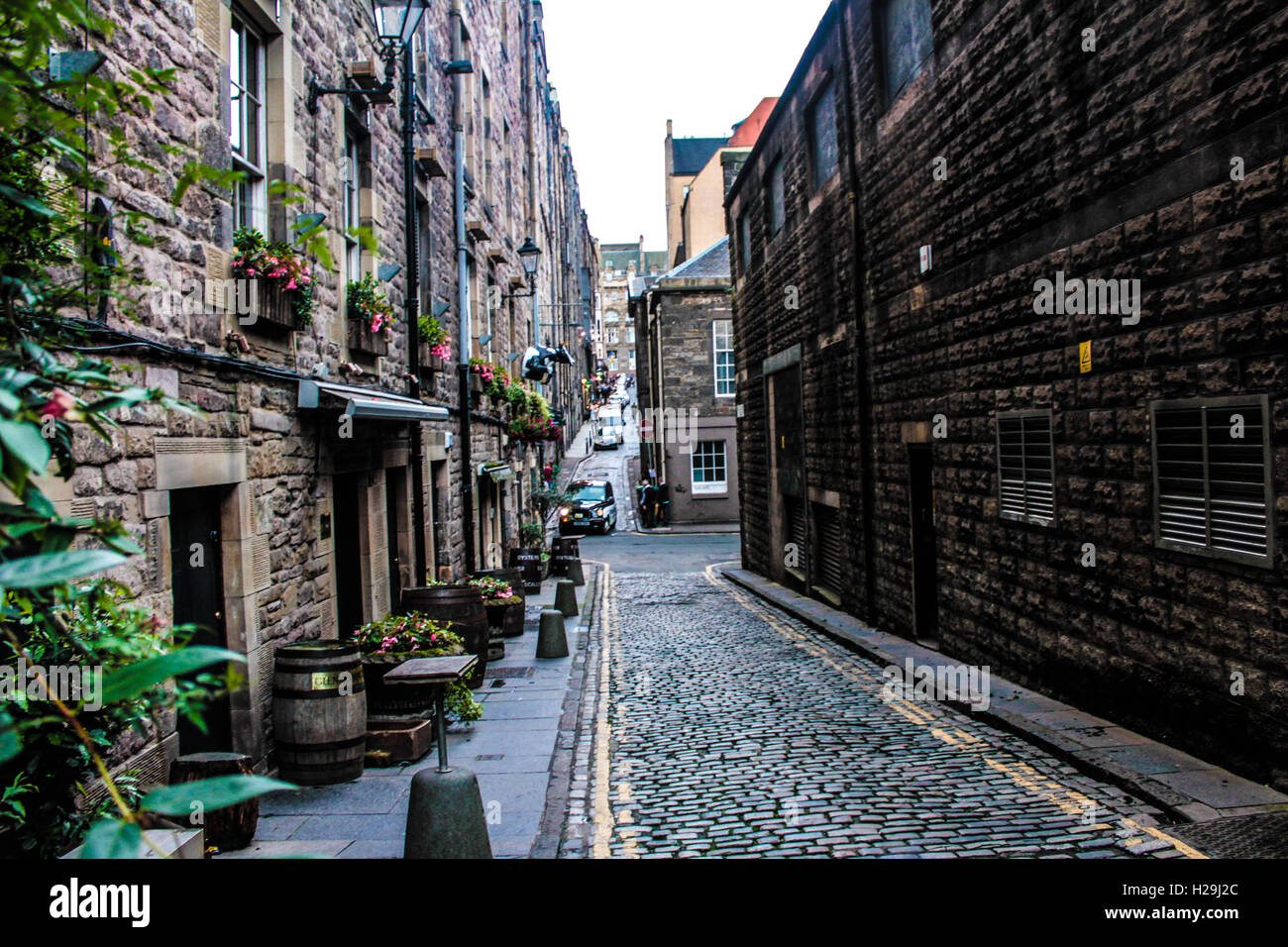 Alley Way in Scotland Stock Photo - Alamy