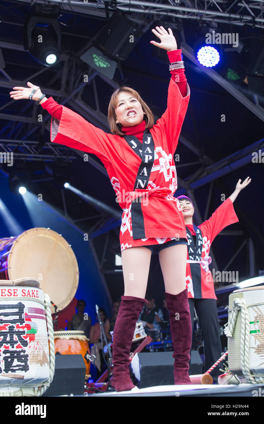 London, UK. 25 September 2016. Naomi Suzuki performing. London celebrates Japan Matsuri 2016. The festival, now in its 8th year, brings people together to enjoy a day of Japanese food, music, dance and culture in Trafalgar Square. Credit:  Bettina Strenske/Alamy Live News Stock Photo