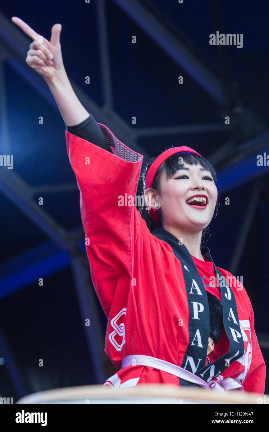 London, UK. 25 September 2016. Naomi Suzuki performing. London celebrates Japan Matsuri 2016. The festival, now in its 8th year, brings people together to enjoy a day of Japanese food, music, dance and culture in Trafalgar Square. Credit:  Bettina Strenske/Alamy Live News Stock Photo