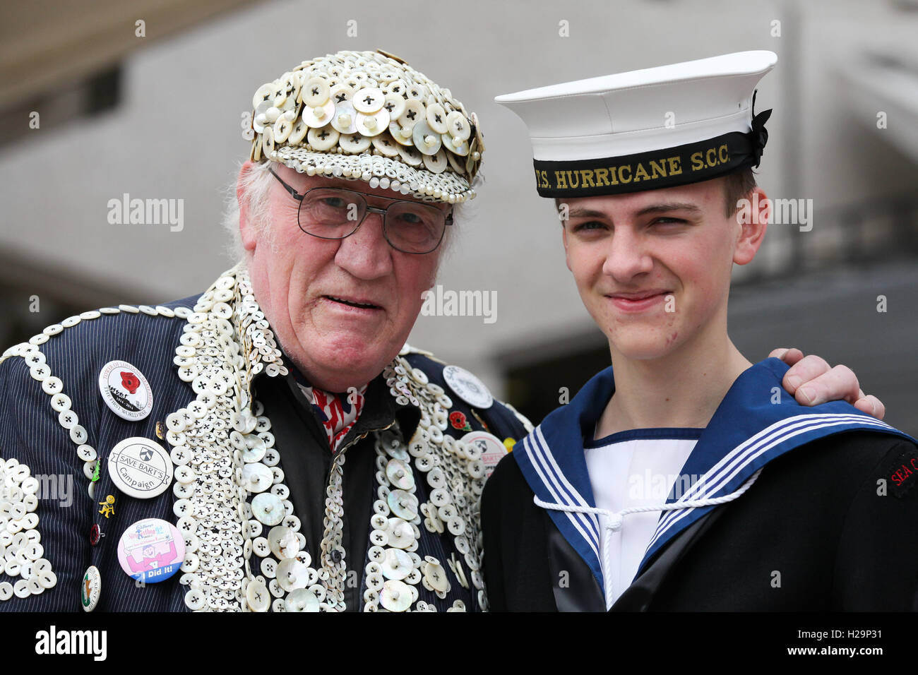 Guildhall Yard, London, UK. 25th Sep., 2016. The annual Pearly Kings and Queens & Costermongers harvest festival at the Guildhall in London. Each year on the last Sunday of September, London's Pearly Kings and Queens come together to welcome new season in style with extravagant Smother Suits covered top to toe in sparkly buttons, badge and glitter. Credit:  Dinendra Haria/Alamy Live News Stock Photo
