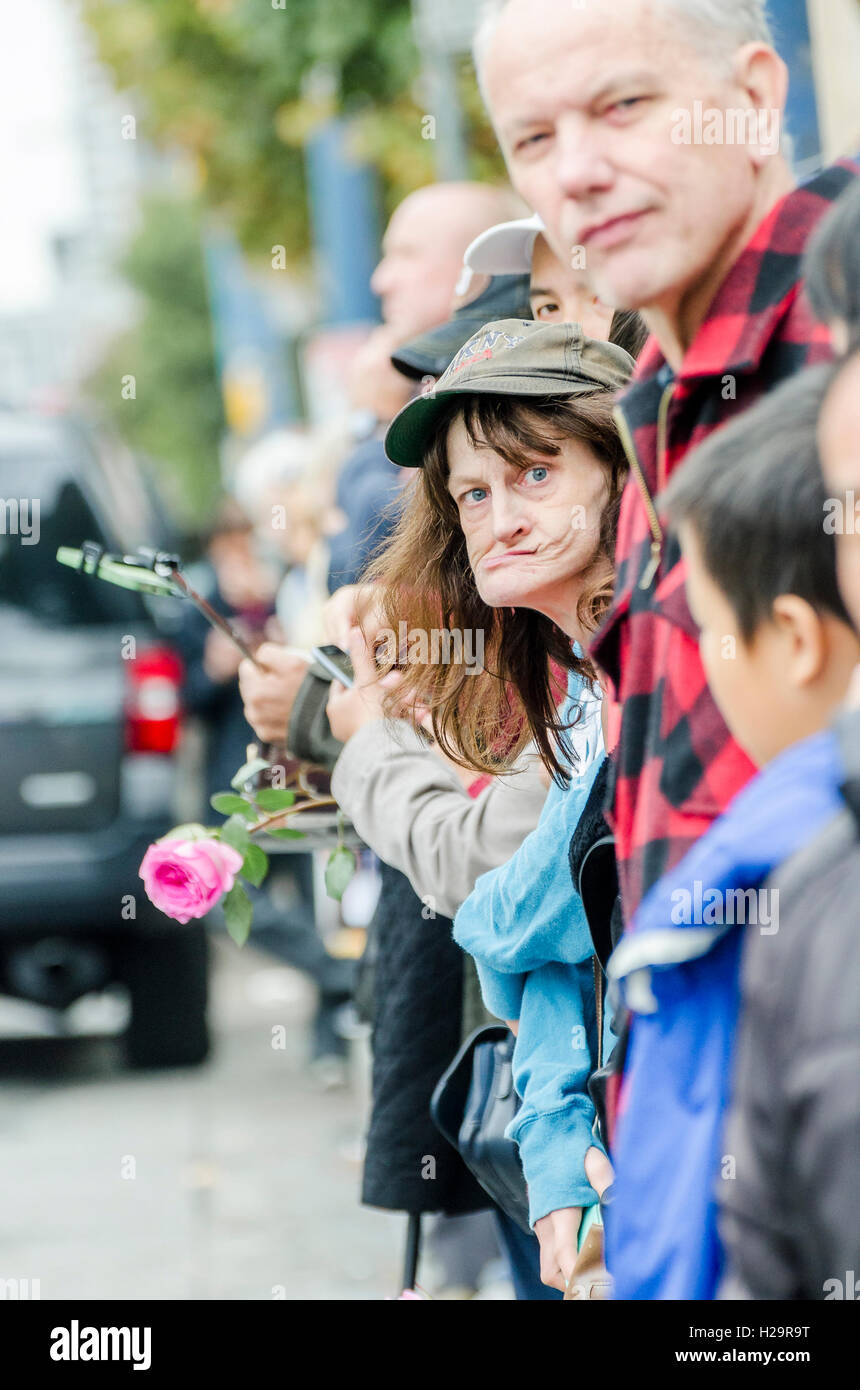 Fans await the visit of Prince William and the Duchess of Cambridge to Sheway Centre for pregnant women and new mothers, Downtown East Side,  Vancouver, British Columbia, Canada Credit:  Michael Wheatley Alamy Live News. Stock Photo