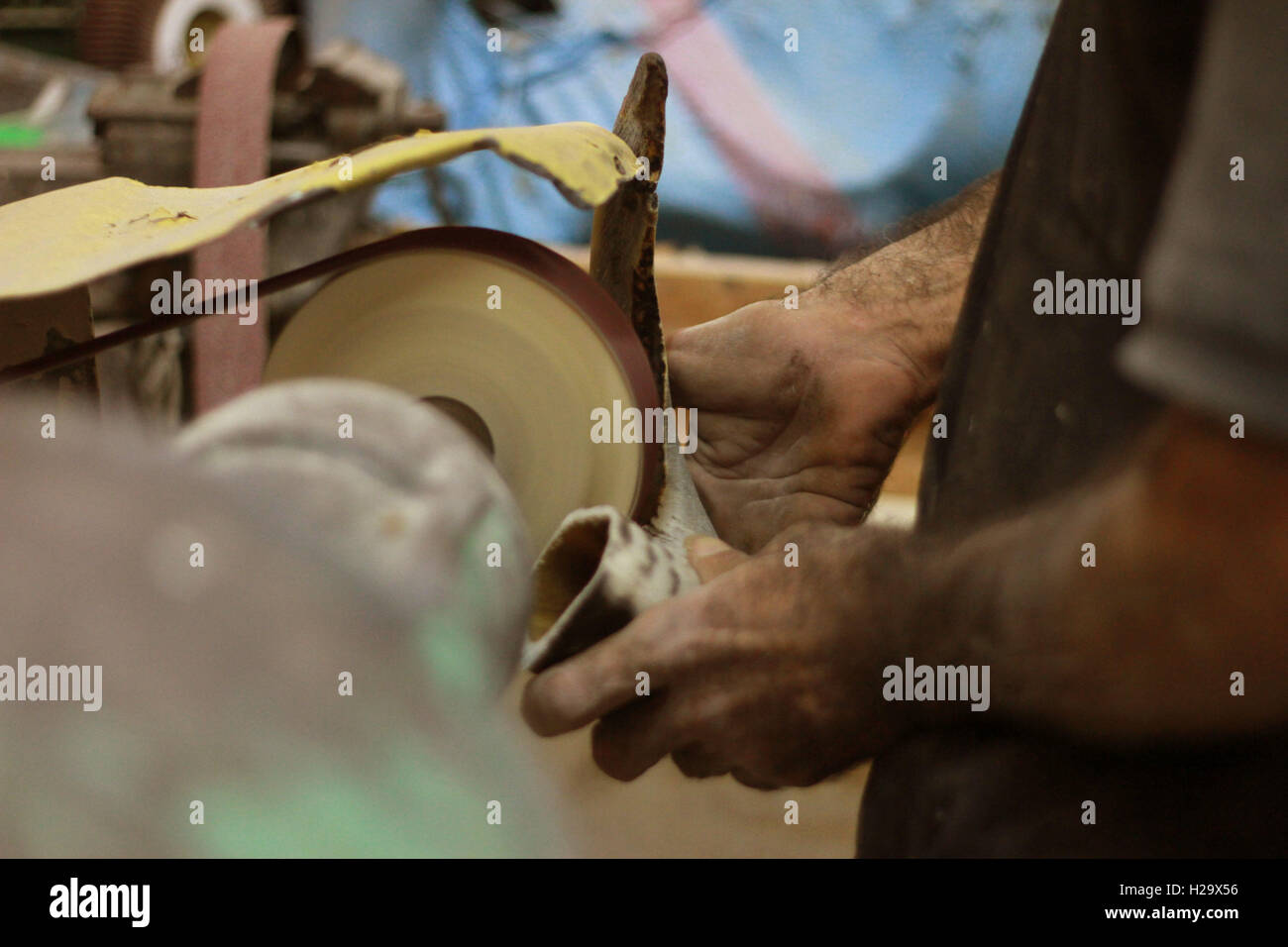 Tel Aviv, Israel. 25th Sep, 2016. An Israeli worker prepares a horn at a factory in Tel Aviv