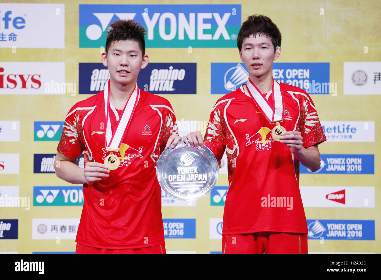 Tokyo Metropolitan Gymnasium Tokyo Japan 25th Sep 2016 Li Junhui Liu Yuchen Chn September 25 2016 Badminton Yonex Open Japan 2016 Men S Doubles Award Ceremony At Tokyo Metropolitan Gymnasium