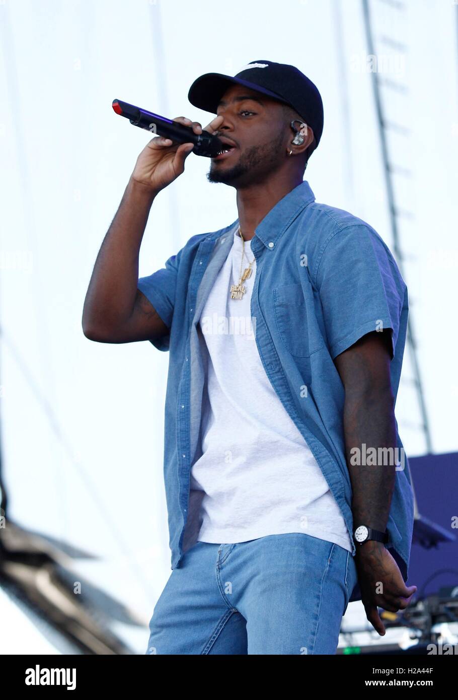 Bryson tiller concert hires stock photography and images Alamy