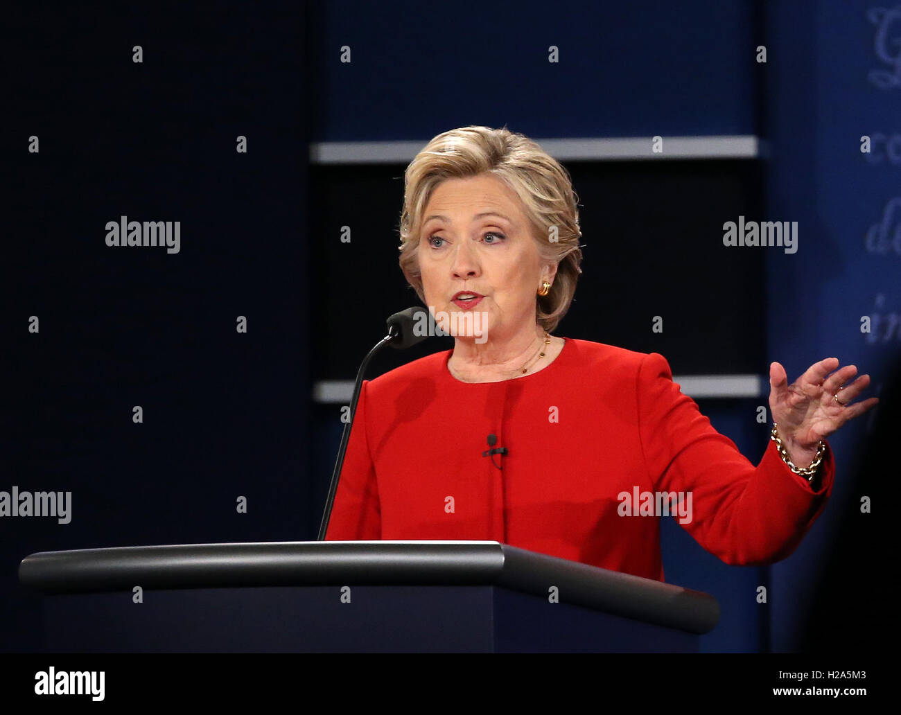 Hempstead, USA. 26th Sep, 2016. Democrat Hillary Clinton attends the first presidential debate in Hempstead of New York, the United States, Sept. 26, 2016. Hillary Clinton and Republican Donald Trump on Monday held their first presidential debate in Hempstead. Credit:  Qin Lang/Xinhua/Alamy Live News Stock Photo