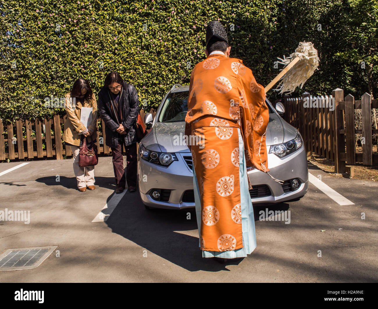 Shinto purification rituals hires stock photography and images Alamy