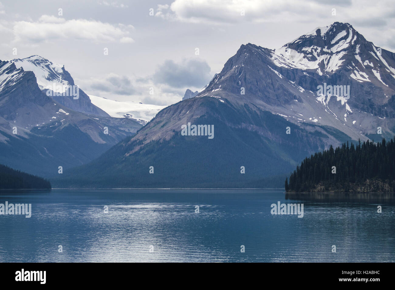 Large mountain lake in a beautiful landscape in USA Stock Photo - Alamy