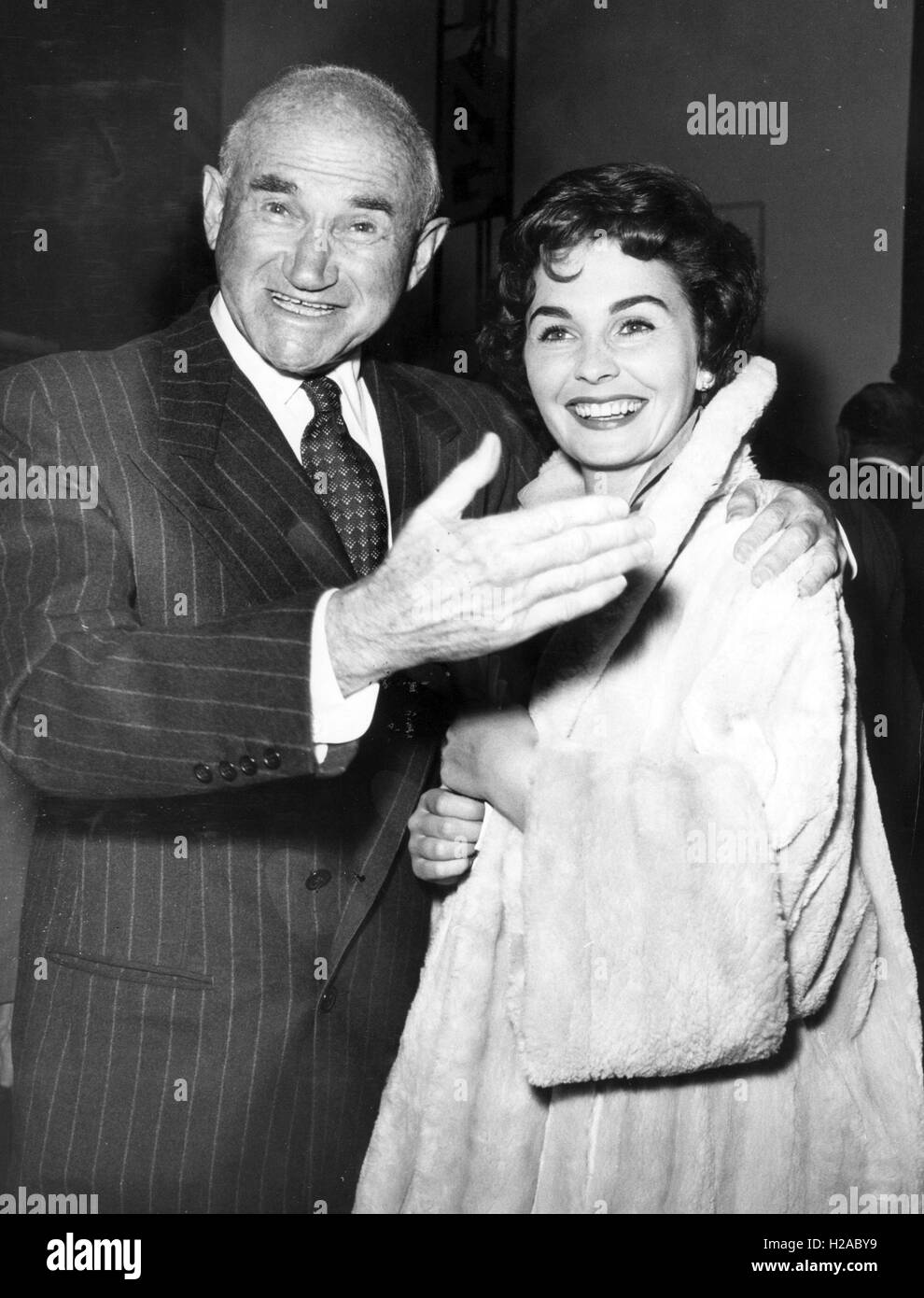 JEAN SIMMONS with Sam Goldwyn at the premiere of their film Guys and Dolls in 1955 Stock Photo