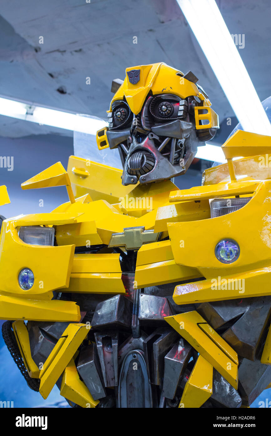 SEP 25, 2016, MOSCOW, RUSSIA: Bumblebee Robot Model to promote TRANSFORMERS The Ride at Universal Studio Stock Photo