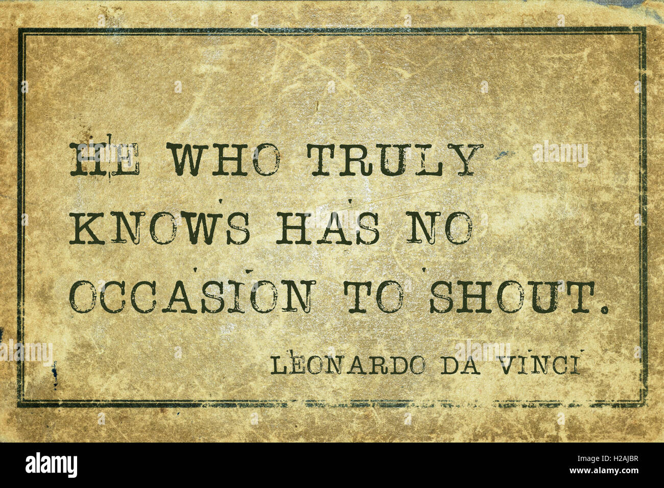 He who truly knows has no occasion - ancient Italian artist Leonardo da Vinci quote printed on grunge vintage cardboard Stock Photo