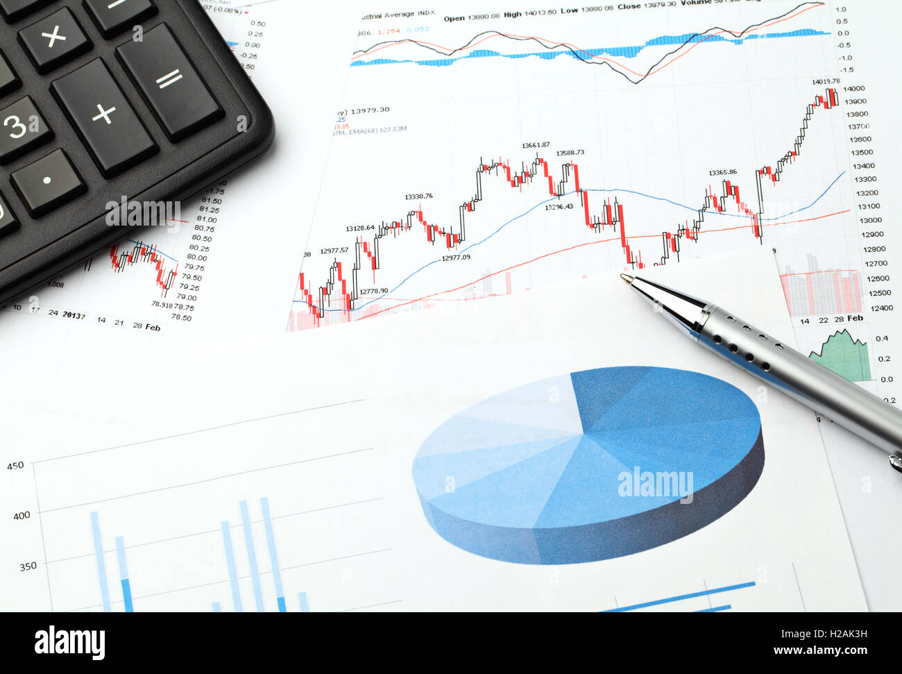 Statistics chart hi-res stock photography and images - Alamy
