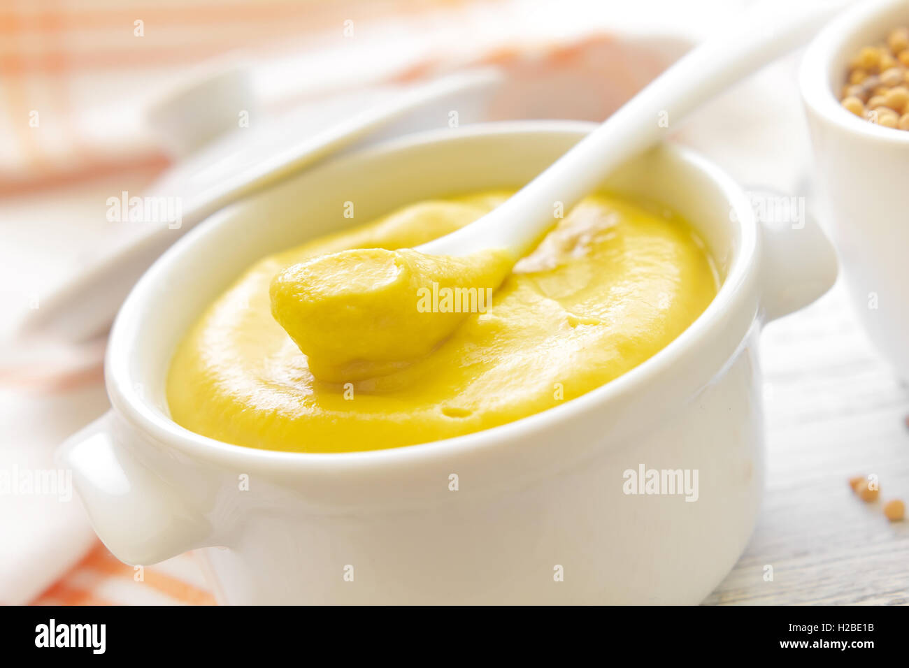 Grain mustard in pot hi-res stock photography and images - Alamy