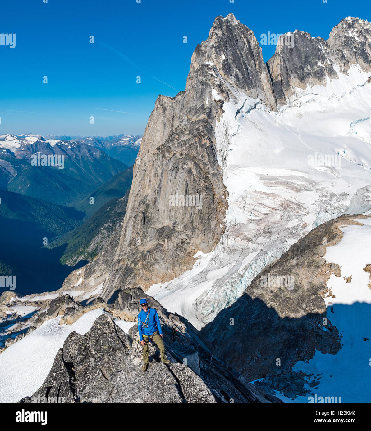 Chris Manning  on the West Ridge of Pigeon Spire in the Bugaboo Provincial Park Stock Photo