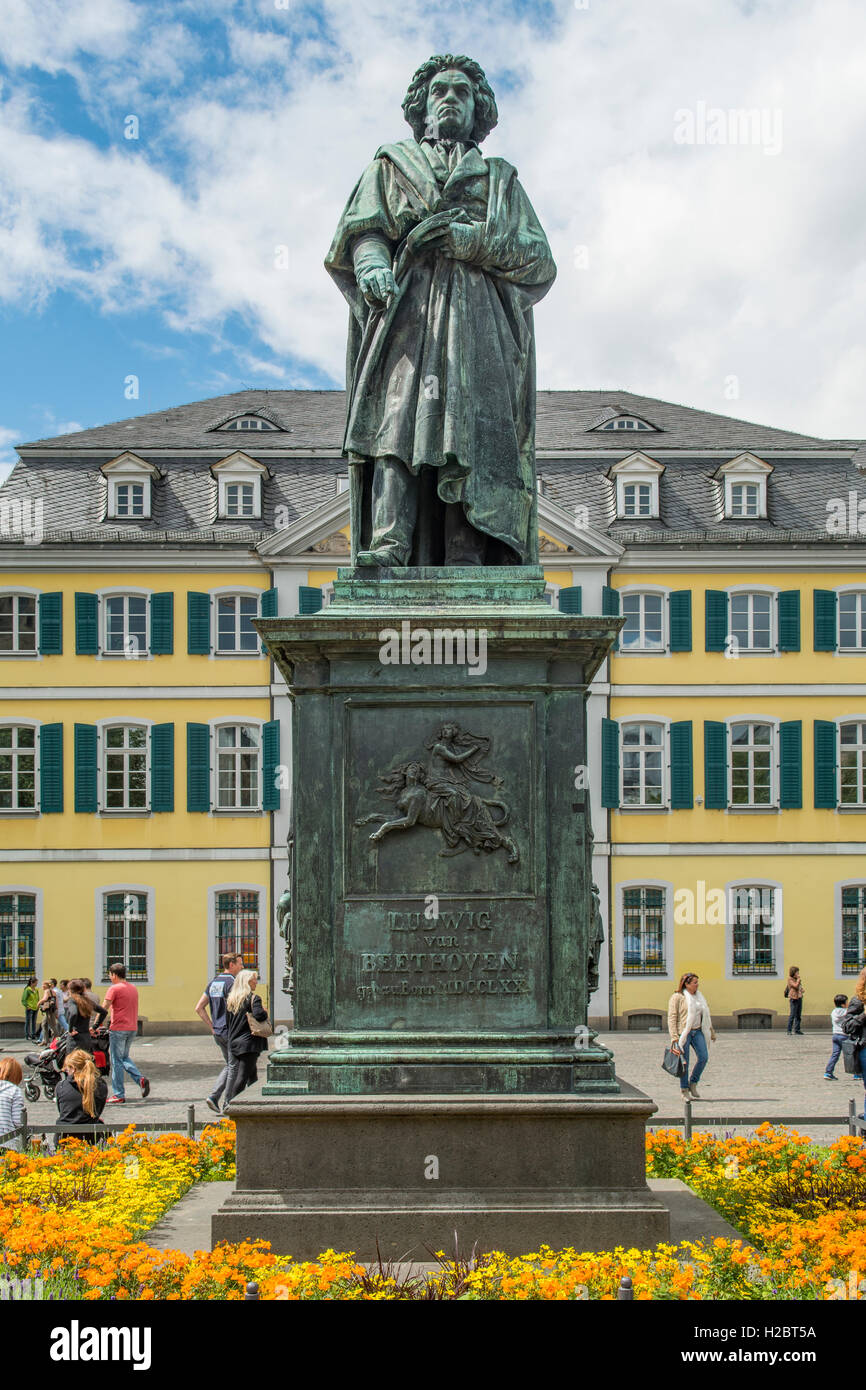 Statue of Ludwig van Beethoven, Munsterplatz, Bonn, North Rhine Westphalia, Germany Stock Photo