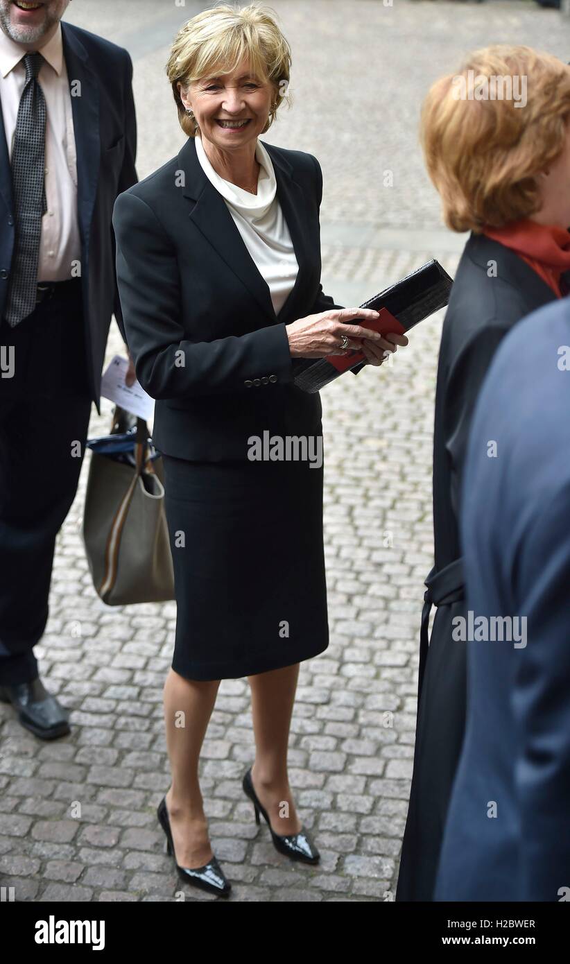 Sue Lawley arrives for the Service of Thanksgiving for Sir Terry Wogan at Westminster Abbey, London. Stock Photo