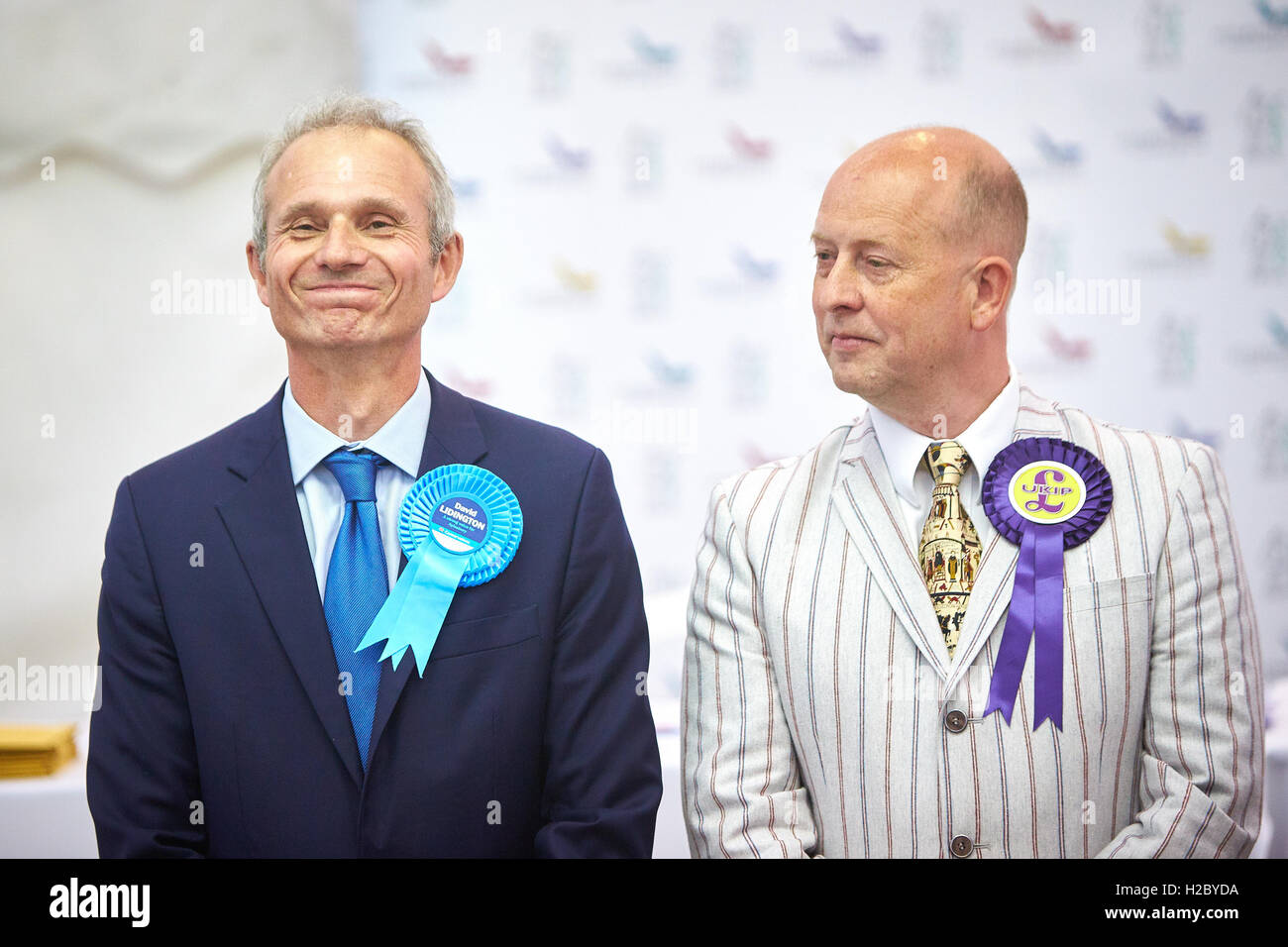 David Lidington (L) and Chris Adams (R, UKIP) after Lidington won the Aylesbury constituency in the 2015 general election Stock Photo