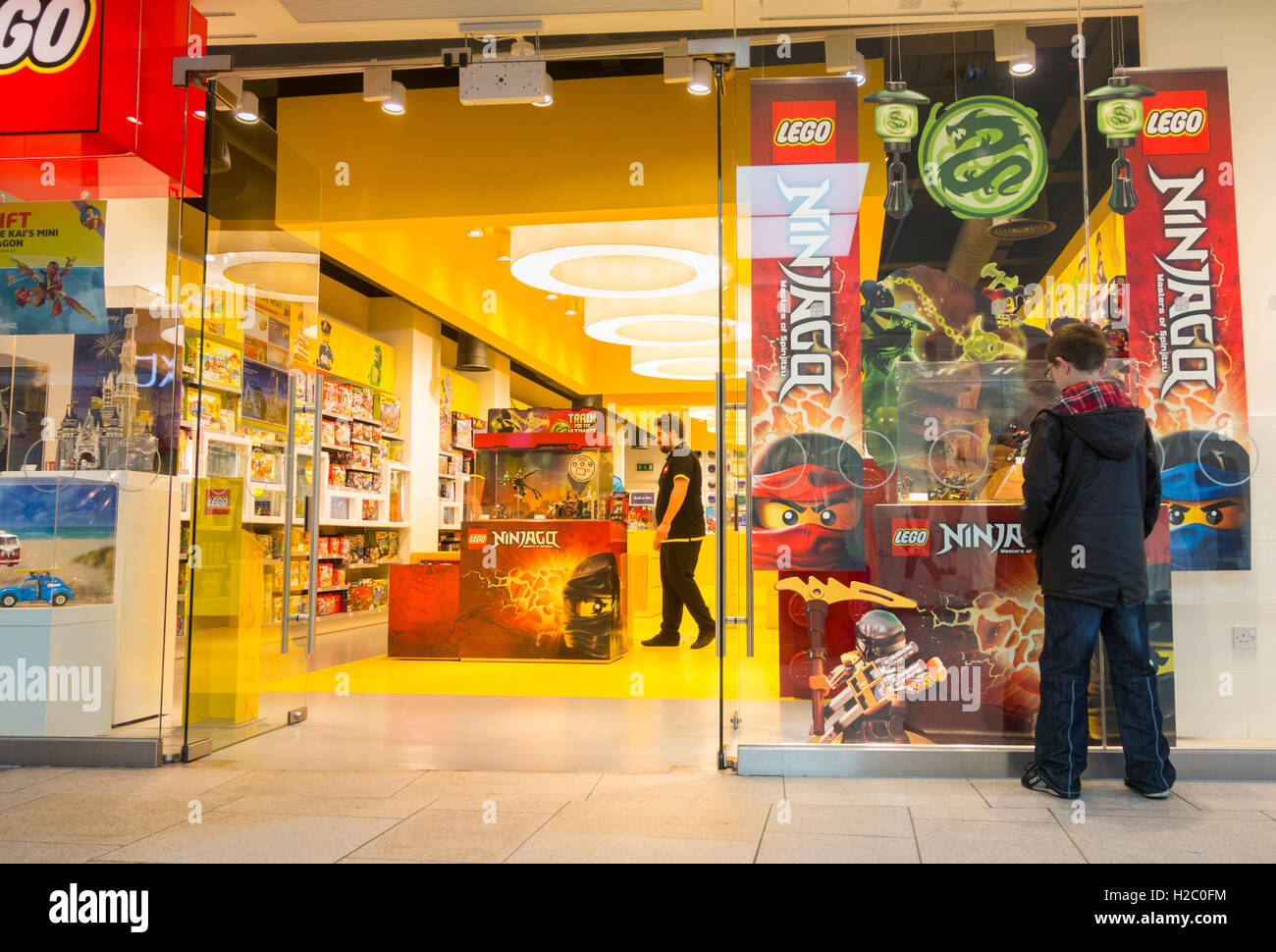 The lego store window hi-res stock photography and images - Alamy