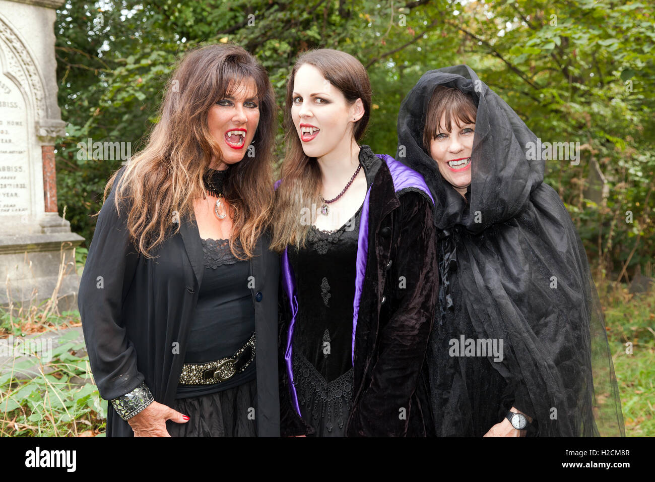 Caroline Munro, Emma Dark and Judy Matheson, on the set of "Count Frankula" as Vampires in Brockley Cemetery, Lewisham Stock Photo