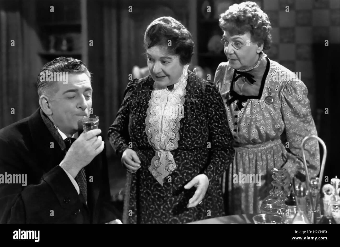 ARSENIC AND OLD LACE 1944 Warner Bros film with from left: Edward Horton, Jean Adair, Josephine Hull Stock Photo